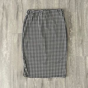 Houndstooth pencil skirt
